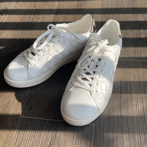 Michael Kors white leather sneakers - Picture 6 of 9